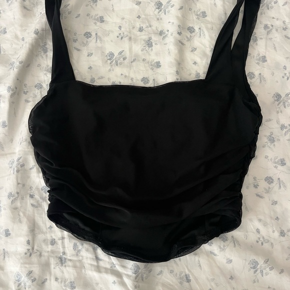 Black Ruched Fitted Sleeveless Tank Top - Picture 2 of 3